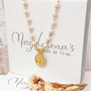 Cadena entorchada en perlas blanca Guadalupe