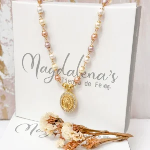 Cadena entorchada en perlas tuti de Guadalupe