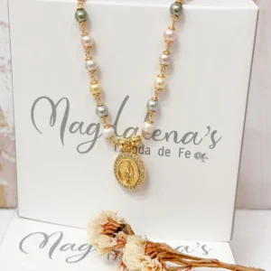 Cadena entorchada en perlas pastel de Guadalupe